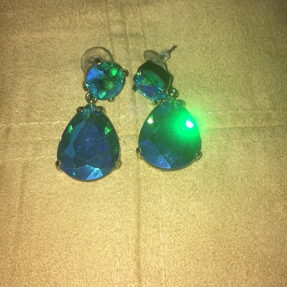 Tear Drop Crystal Earrings. - Picture 1 of 2